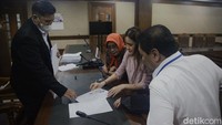 Sidang tersebut beragendakan penyerahan nota kesimpulan dari pihak jaksa.  