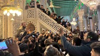 Rezim Bashar al-Assad di Suriah resmi berakhir. Ia pergi meninggalkan Suriah saat kelompok pemberontak memasuki Damaskus. Penggulingan Bashar al-Assad tak lepas dari sosok Abu Mohammad al-Golani yang memimpin penggulingan Presiden Suriah Bashar al-Assad. (REUTERS/Mahmoud Hassano) 