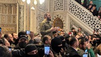 Presiden Suriah Bashar Al Assad digulingkan dari takhta oleh pasukan pemberontak dan kelompok oposisi Hayat Tahrir Al Sham (HTS) yang dipimpin Abu Mohammed Al Julani. 
