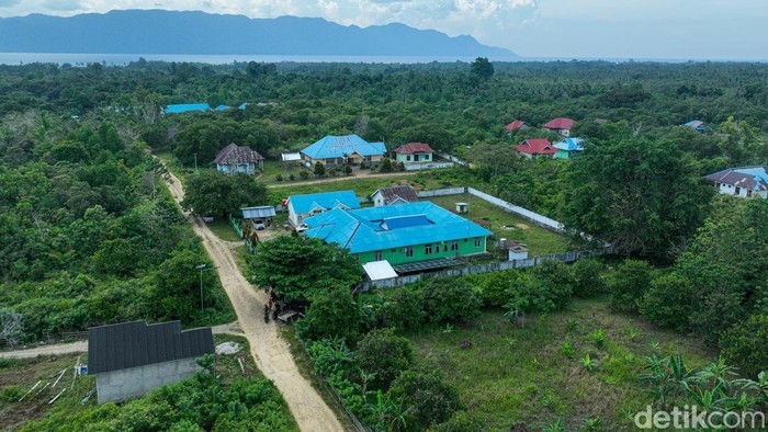 Suasana Puskesmas Lampeapi di Kecamatan Wawonii Tengah, Kabupaten Konawe Kepulauan, Sulawesi Tenggara.