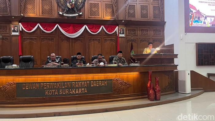 Rapat paripurna DPRD Solo membahas mengenai alat kelengkapan, Senin (9/12/2024).