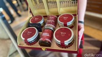 Berbagai macam hampers kue kering sampai selai juga ditawarkan hotel ini. Paketnya beragam, dibanderol mulai dari Rp 888.000 nett. Tertarik beli? Foto: Detikcom / Atiqa Rana