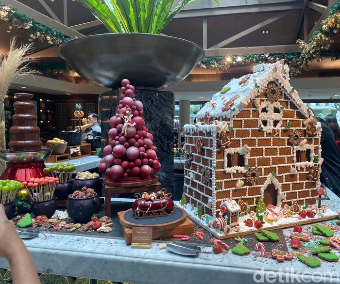 Salmon En Croute hingga Dessert Istimewa Buat Natal di Hotel Berbintang