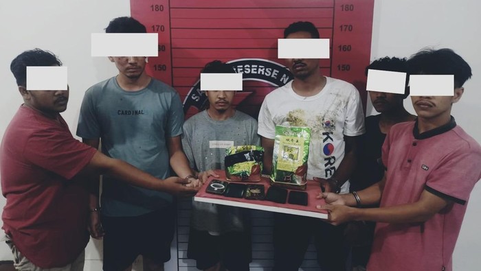 Sebanyak tujuh pria di Aceh ditangkap polisi karena diduga mengedarkan sabu seberat 2,5 kilogram. (Foto: dok Polres Aceh Utara).