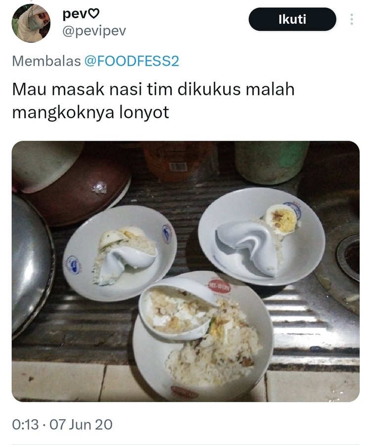 Namanya juga hidup baru pertama kali, nggak bisa langsung master dalam banyak hal, dong. Termasuk juga urusan masak-masak. Kalau gagal, ketawain aja.