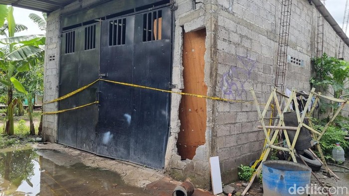 Suasana di gudang ekspedisi di Pacar Brajan, Wonokromo, Pleret, Bantul, yang menjadi lokasi penemuan mayat perempuan dengan luka lebam, Senin (9/12/2024).