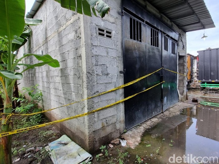 Suasana di gudang ekspedisi di Pacar Brajan, Wonokromo, Pleret, Bantul, yang menjadi lokasi penemuan mayat perempuan dengan luka lebam, Senin (9/12/2024).