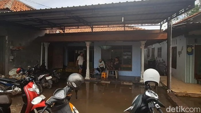 Suasana di rumah duka bocah ditemukan tewas dalam karung terikat di Pemalang, Senin (9/12/2024).