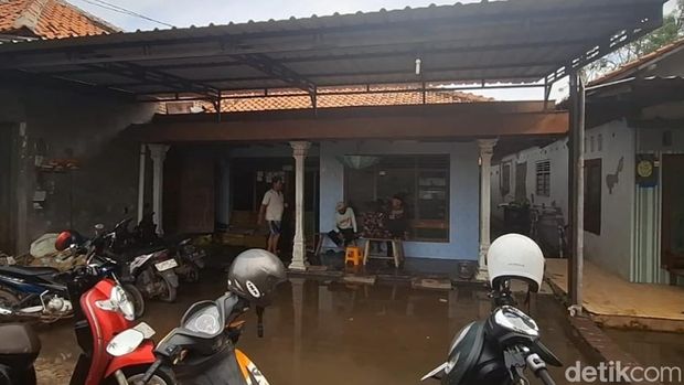 Suasana di rumah duka bocah ditemukan tewas dalam karung terikat di Pemalang, Senin (9/12/2024).