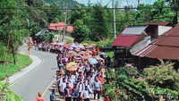 Wali Nagari, Tetua Adat, dan Bundo Kanduang melakukan konvoi ikut merayakan Festival Kelok Sembilan