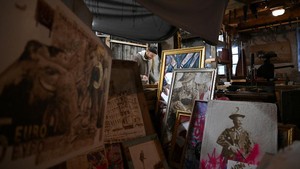 Karya seni Haertl dijual mulai dari 200 euro untuk lukisan kecil hingga beberapa ribu euro untuk karya yang lebih besar. 