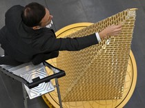 Wujud Pohon Natal Termahal di Dunia, Terbuat dari Koin Emas Senilai Rp 87 M