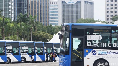 200 Bus Listrik Baru Dipamerkan di Monas