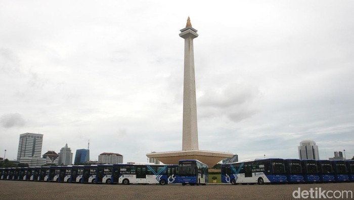 PT Trans-Jakarta (TJ) meluncurkan 200 unit Bus Raya Terpadu (BRT) listrik baru. Peluncuran ini dilakukan di Monas Jakarta, Selasa (10/12/2024).