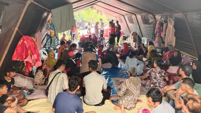 312 warga di Lebak mengungsi akibat longsor dan tanah bergerak (Fathul/detikcom)