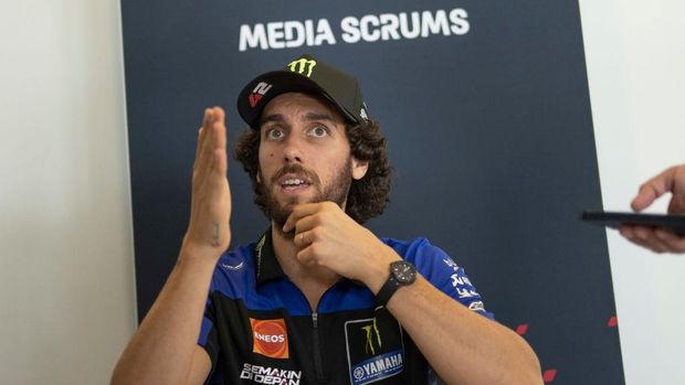 BURIRAM, THAILAND - OCTOBER 23: Alex Rins of Spain and Monster Energy Yamaha MotoGPspeaks with journalists during the media scrums in media center  during the MotoGP Of Thailand - Previews at Chang International Circuit on October 24, 2024 in Buriram, Thailand. (Photo by Mirco Lazzari gp/Getty Images)