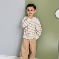 Pose mengedipkan sebelah mata, pesona Saka memang mampu mencuri atensi. Meski masih kecil namun sudah banyak netizen yang mengidolakannya. Foto: Instagram/@andhiiikapratama