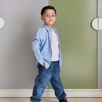 Penampilan Saka yang terlihat begitu berbakat menjadi model banjir pujian netizen. “Mas Andhika versi cilik Guanteng amat anaknya Mama Ussy,” komentar salah seorang netizen. “Dududuuuuu ganteng nyaaa,” tambah netizen lain. Foto: Instagram/@andhiiikapratama