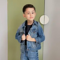 Melalui akun Instagram pribadinya Andhika Pratama membagikan video putranya tampil bak foto model. Sudah semakin besar, putra Andhika dan Ussy, Sakalingga Ibra Pratama, terlihat semakin tampan. Foto: Instagram/@andhiiikapratama