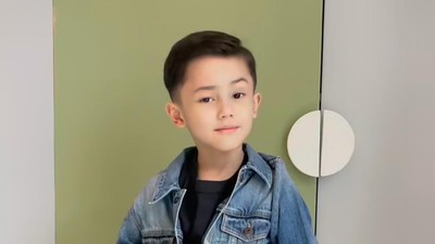8 Foto Sakalingga Anak Ussy-Andhika Pratama, Ganteng Bergaya Bak Foto Model