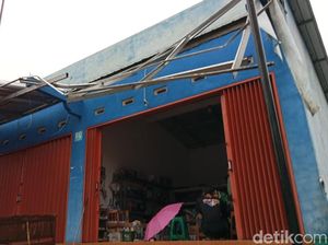 Hujan Disertai Lisus Terjang Keputran Klaten, Rumah dan Kios Rusak