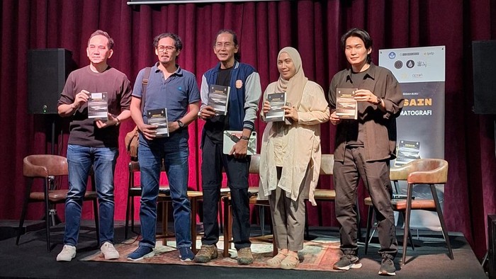 Suasana acara bedah buku 