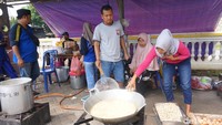Dapur umum juga telah disiagakan untuk membantu warga yang mengungsi.