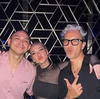Didiet Maulana sebagai sahabat BCL dan Tiko juga terlihat hadir. Didiet tampak mengenakan kemeja hitam yang senada dengan BCL yang mengenakan pakaian menerawang yang juga berwarna hitam. Foto: Instagram/@didietmaulana
