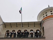 Bendera Oposisi Berkibar di Kedubes Suriah di Rusia