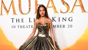 7 Gaya Blue Ivy Carter Pakai Gaun Emas di Usia 12, Dikritik Terlalu Dewasa