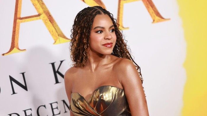 (Kiri-Kanan) Jay-Z, Beyoncé, dan Blue Ivy Carter menghadiri Penayangan Perdana Disney Mufasa: The Lion King di Los Angeles di Dolby Theatre pada 09 Desember 2024 di Hollywood, California.