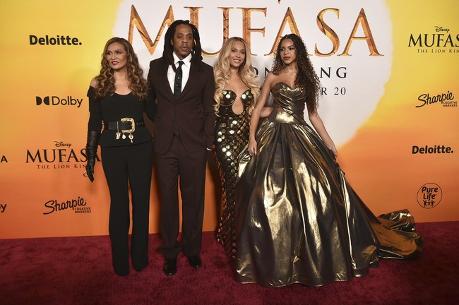 Jay-Z, menemani anak dan istrinya. Begitu pula Tina Knowles, ibu dari Beyonce sekaligus nenek Blue Ivy. Foto: Richard Shotwell/Invision/AP/Richard Shotwell