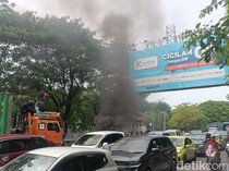 Demo Mahasiswa di Jalan Sultan Alauddin Makassar, Lalu Lintas Macet 2 Km