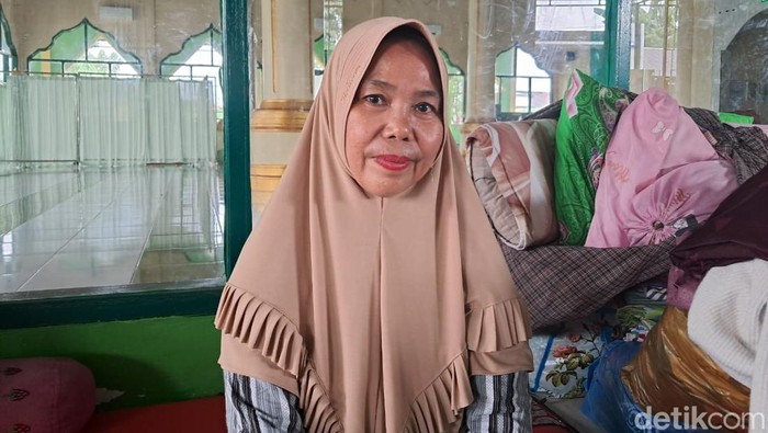 Dewi (52) salah satu pengungsi di Kecamatan Manggala, Kota Makassar.