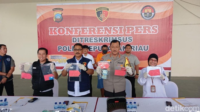Ditreskrimsus Polda Kepri bongkar Prostitusi Online di Batam via aplikasi kasus.