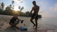 Namun, keindahan alam bukan satu-satunya menjadi daya tarik pantai ini. Kini, dengan kehadiran internet yang cukup mumpuni, Pantai Kampa menawarkan pengalaman wisata yang lebih modern dan terhubung.