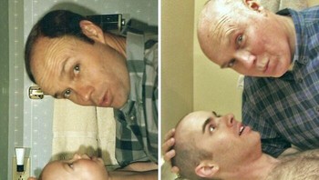 Ayah Mencuci Bayi Laki-Lakinya Di Wastafel Foto: Boredpanda