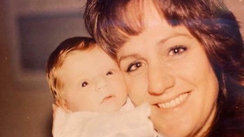 Dulu masih bayi di 1994, kini sudah punya baby di 2024. Foto: Boredpanda