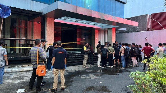 Ledakan tabung gas terjadi di salah satu tempat spa di kawasan Bulungan, Jakarta Selatan, Selasa (10/12/2024). Ledakan itu berdampak hingga ke gedung perkantoran Graha Kutilang yang berada tepat di belakang tempat spa.
