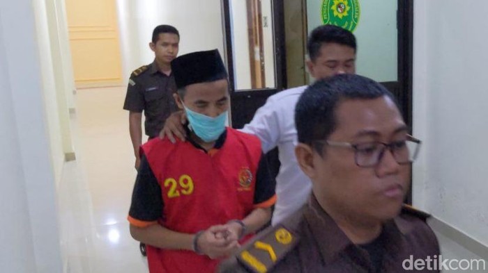 Imam Syafii alias Supar, pengasuh salah satu ponpes di Trenggalek terdakwa pencabulan santriwati.