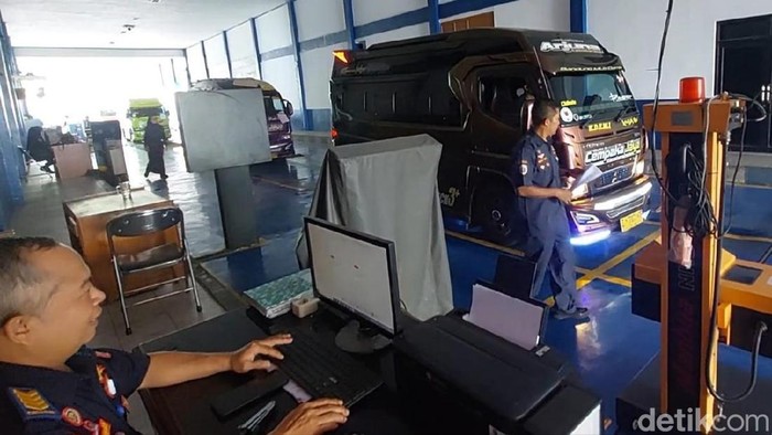 Jalan Nasional Ciamis yang biasa dilintasi oleh pelancong yang akan berwisata ke Pangandaran saat libur natal dan tahun baru