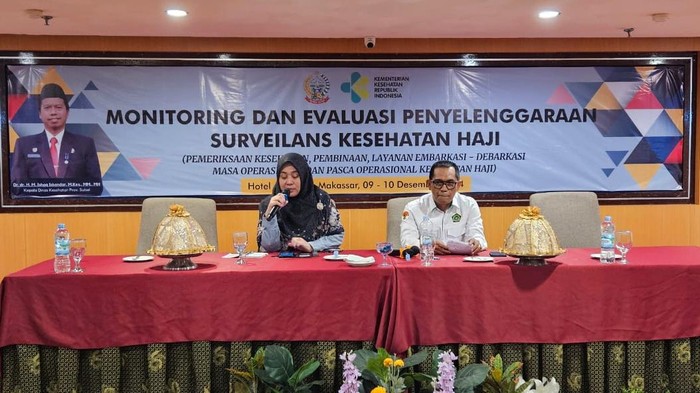 Kakanwil Kemenag Sulsel Muh Tonang menjadi narasumber pada kegiatan Monitoring dan Evaluasi Penyelenggaraan Surveilans Kesehatan Haji yang digelar oleh Dinkes Sulsel di Hotel Almadera Makassar, Senin (9/12/2024)