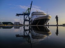 Kapal Pesiar MV Vasco Da Gama Bersandar di Pelabuhan Ahmad Yani Ternate