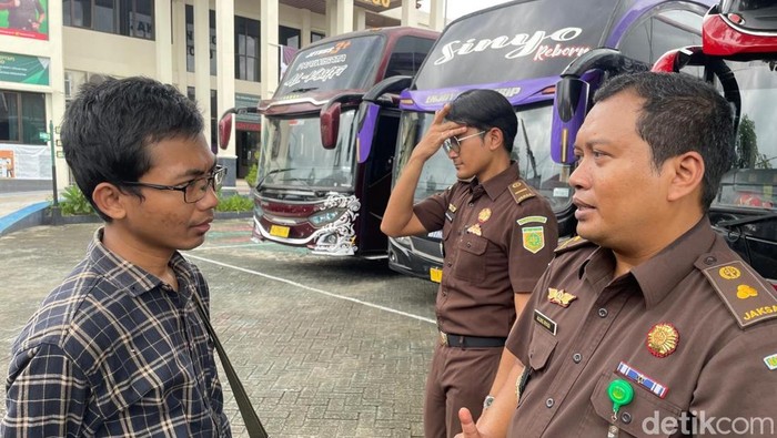 Kasi Intel Kejari Ponorogo, Agung Riyadi (paling kanan)