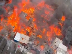 Pilu Cerita Arum Tenangkan Putra Rindu Pulang tapi Rumah Hangus Terpanggang