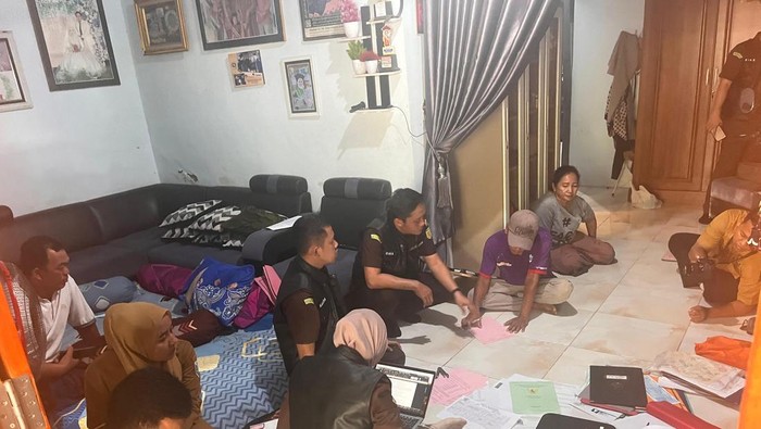 Kejari Probolinggo Geledah Rumah Terkait Dugaan Korupsi Dana Hibah SMP