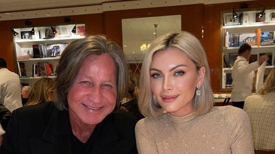 8 Potret Cantik Pacar Ayah Bella Hadid, Model Rusia yang Lebih Muda 35 Tahun
