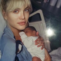 Seperti Mohamed Hadid, Keni Silva juga sudah dikaruniai anak dari pernikahan sebelumnya. Ia merupakan ibu dari sepasang putra dan putri yang tampak ingin mengikuti jejak ibunya di dunia modeling.Foto: Instagram @kenisilva_