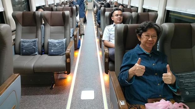 Kereta eksekutif Direct Train Jakarta-Semarang