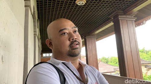 Ketua PDOI Bali Aditya Purwadinata di kantor DPRD Bali, Selasa (10/12/2024). (Rizki Setyo Samudero/detikBali)